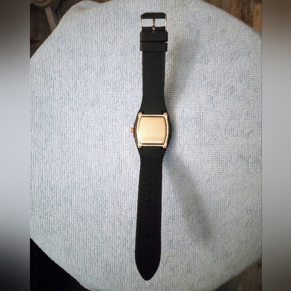 Tonneau pointer quartz wacth - Picture 3 of 4